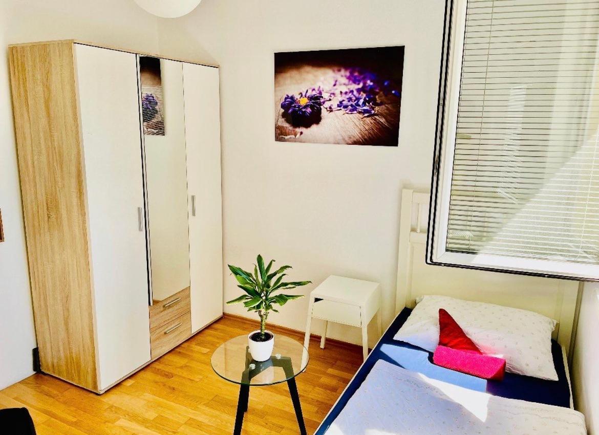 Das Zimmer Im Wiener Haus Vienna Exterior photo