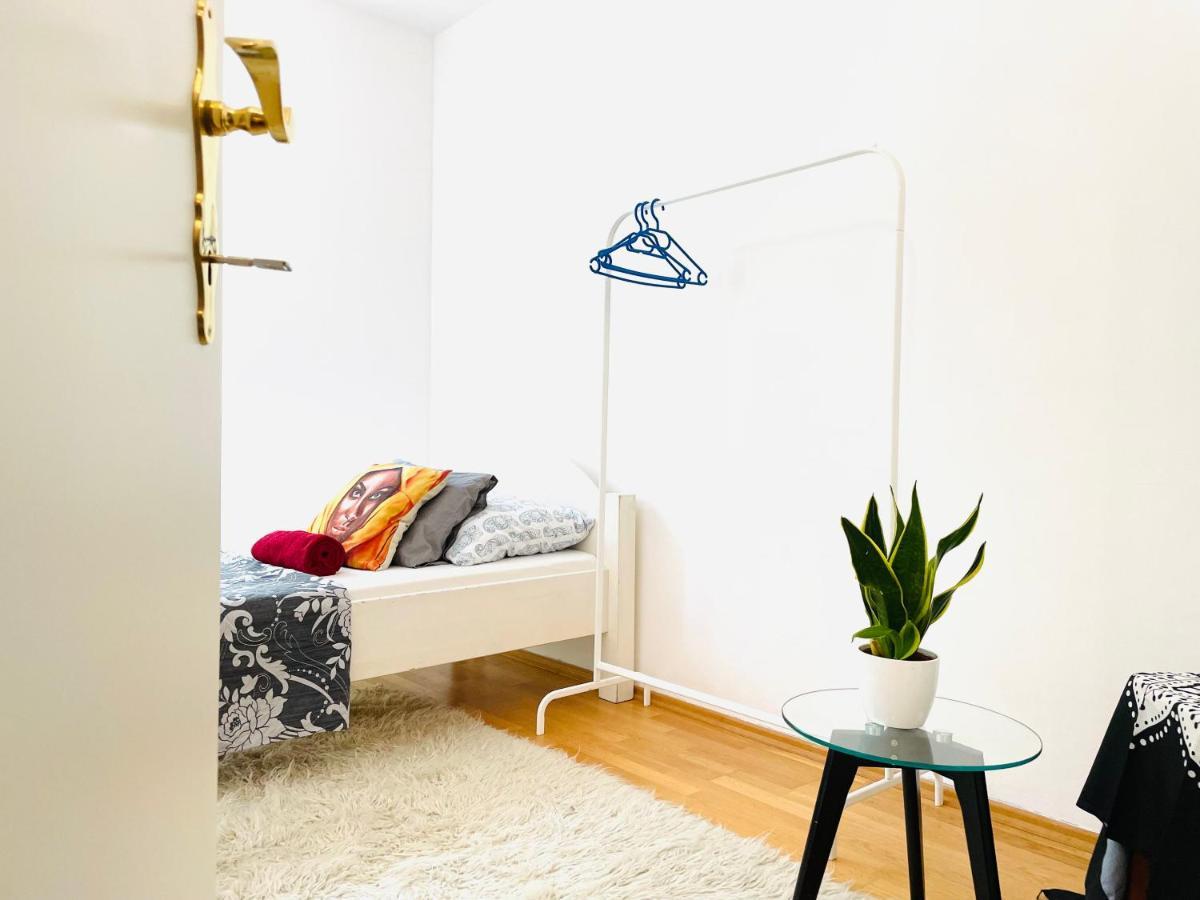 Das Zimmer Im Wiener Haus Vienna Exterior photo